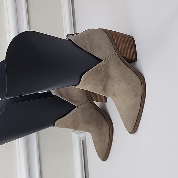 Vince Camuto VC-Gigietta women Tan leather suede pointed toe ankle bootie 7.5 - Picture 6 of 13